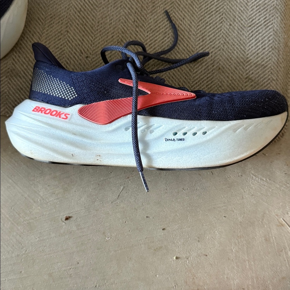 Brooks Navy and coral glycerin max